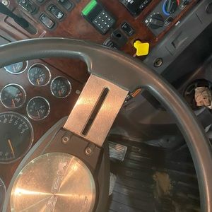 Meet your Posher, Leonte